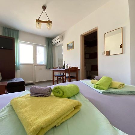 Guest House Dijana クルク エクステリア 写真