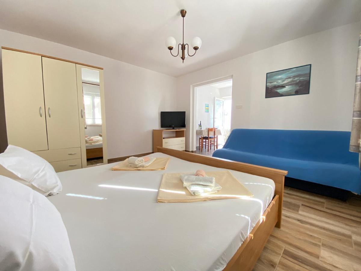 Guest House Dijana クルク エクステリア 写真