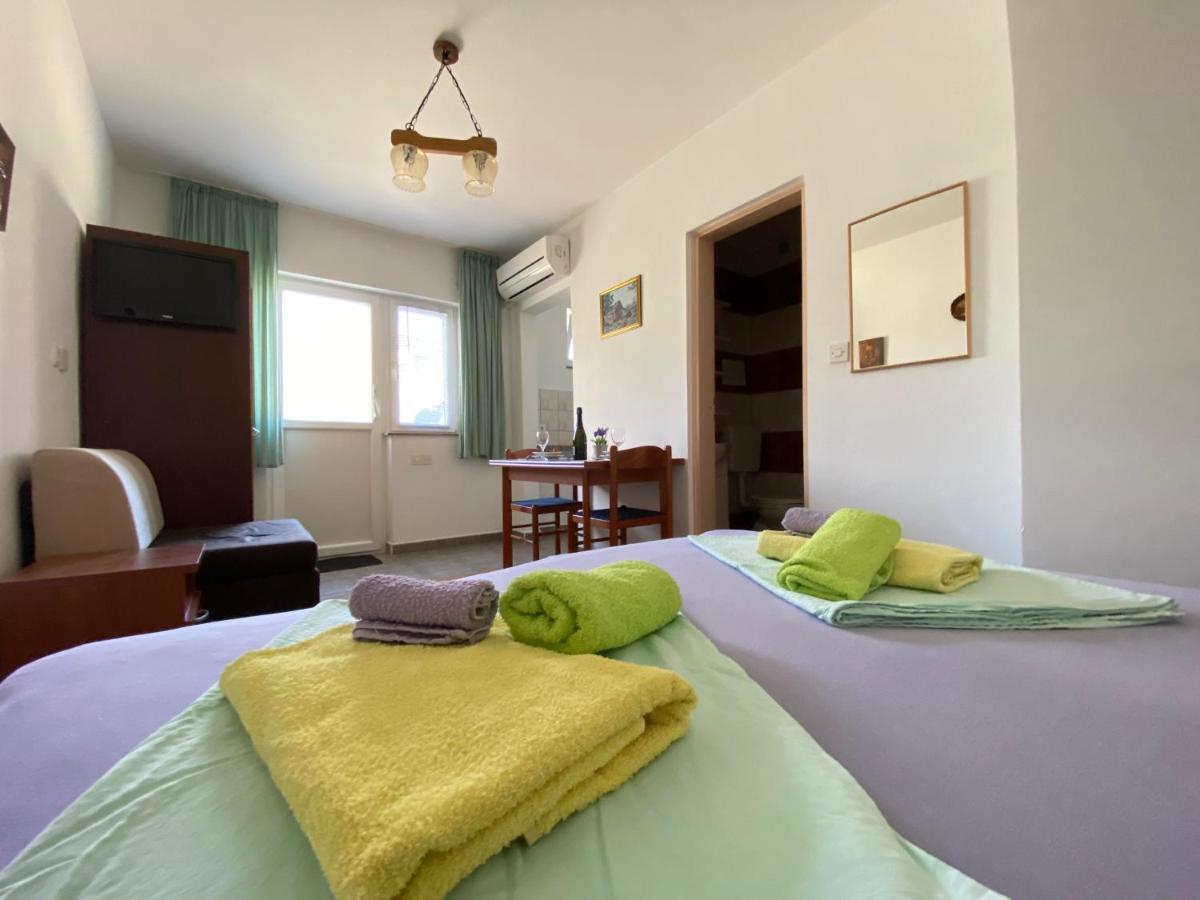 Guest House Dijana クルク エクステリア 写真