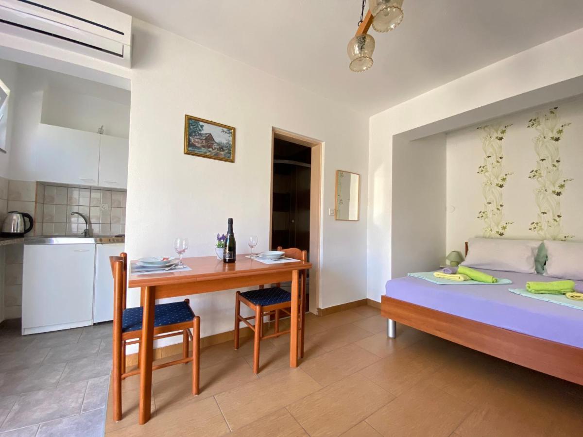 Guest House Dijana クルク エクステリア 写真