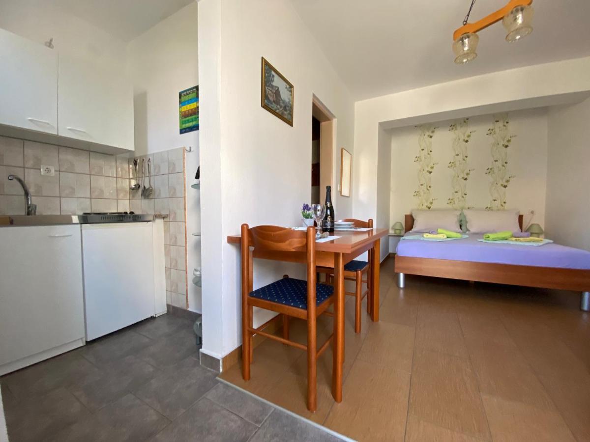 Guest House Dijana クルク エクステリア 写真