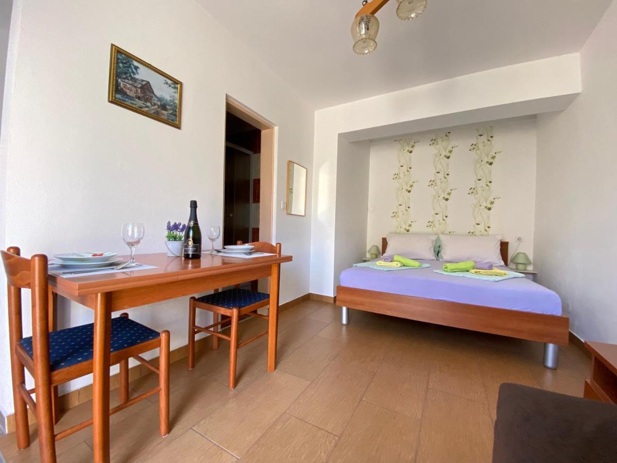 Guest House Dijana クルク エクステリア 写真
