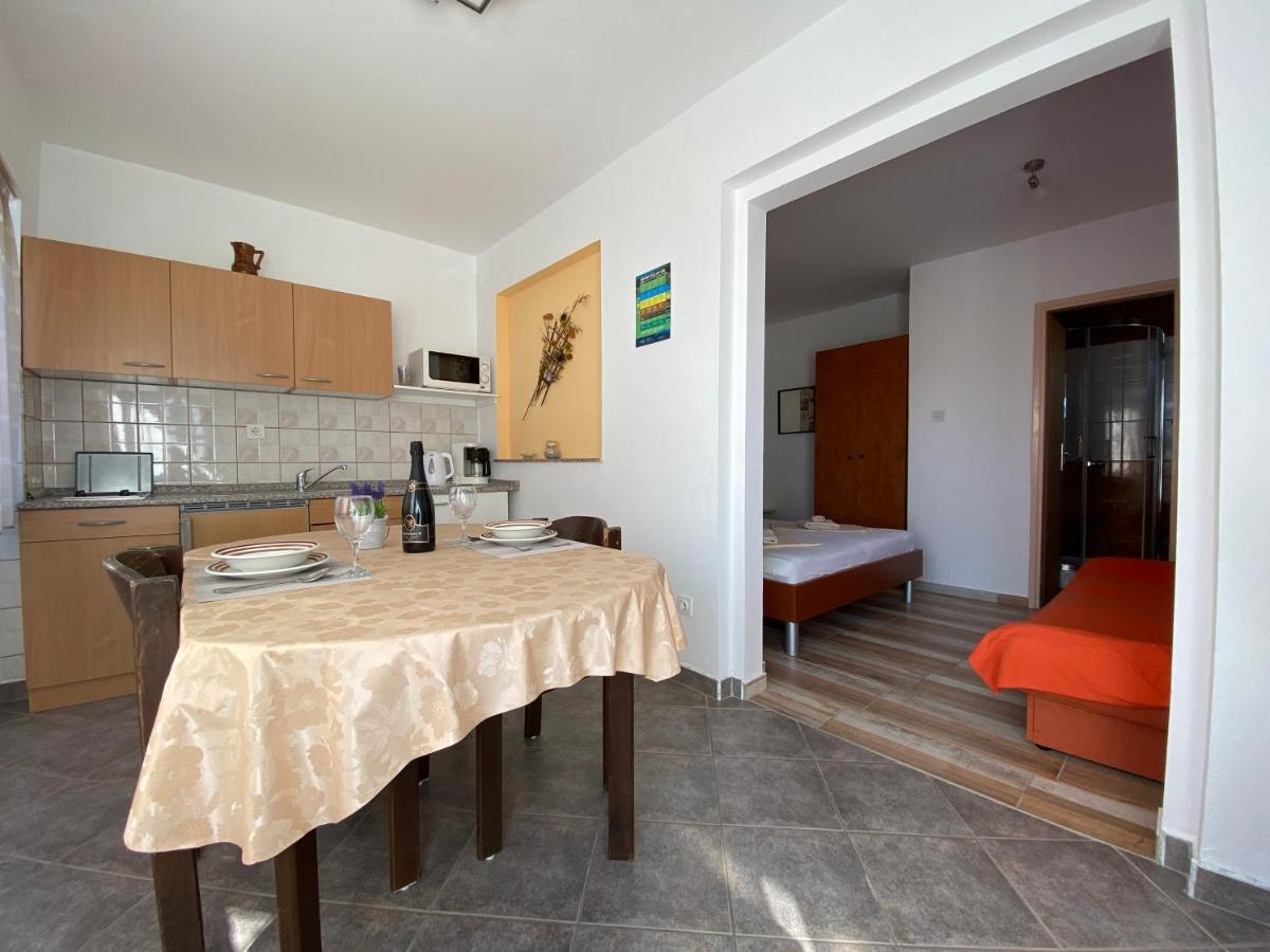 Guest House Dijana クルク エクステリア 写真