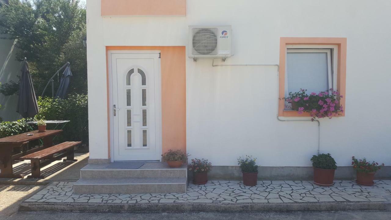 Guest House Dijana クルク エクステリア 写真